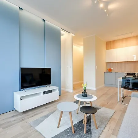 Long Gardens Triapart Apartment